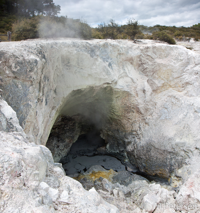 Rainbow Crater - Wai-O-Tapu