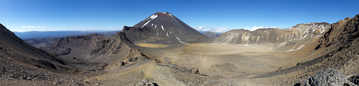 Mt. Ngauruhoe und South Crater, Tongariro Crossing - Tongariro National Park