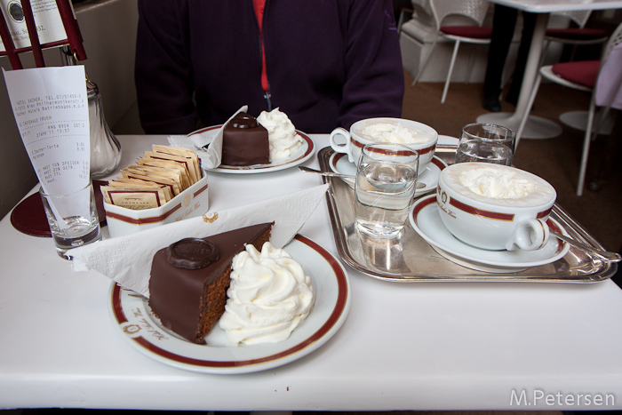 Sachertorte und Wiener Melange