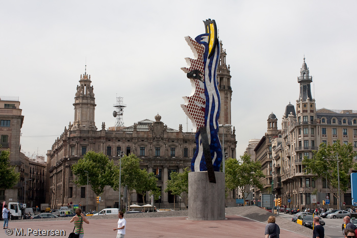 Roy Lichtenstein Statue