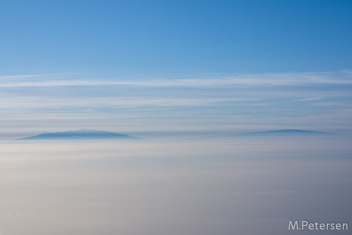 Blick vom Haleakala zum Mauna Kea und Mauna Loa auf Big Island - Maui