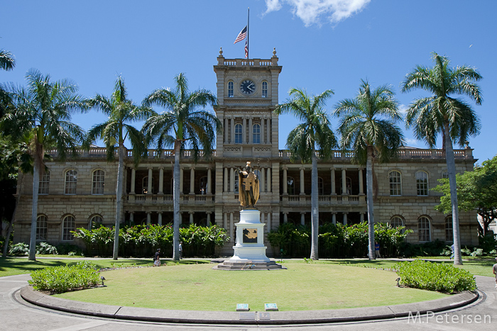 Aliiolani Hale mit Kamehamea I. Statue - Oahu