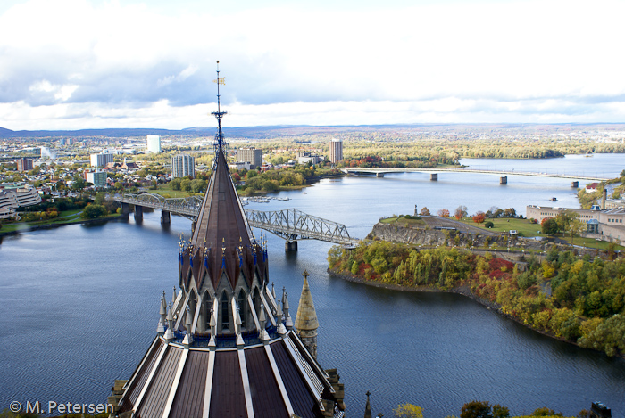 Blick vom Peace Tower auf den Ottawa River, Parlamentsgebäude - Ottawa