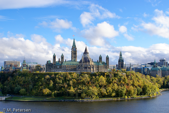 Blick vom Nepean Point auf das Parlamentsgebäude - Ottawa